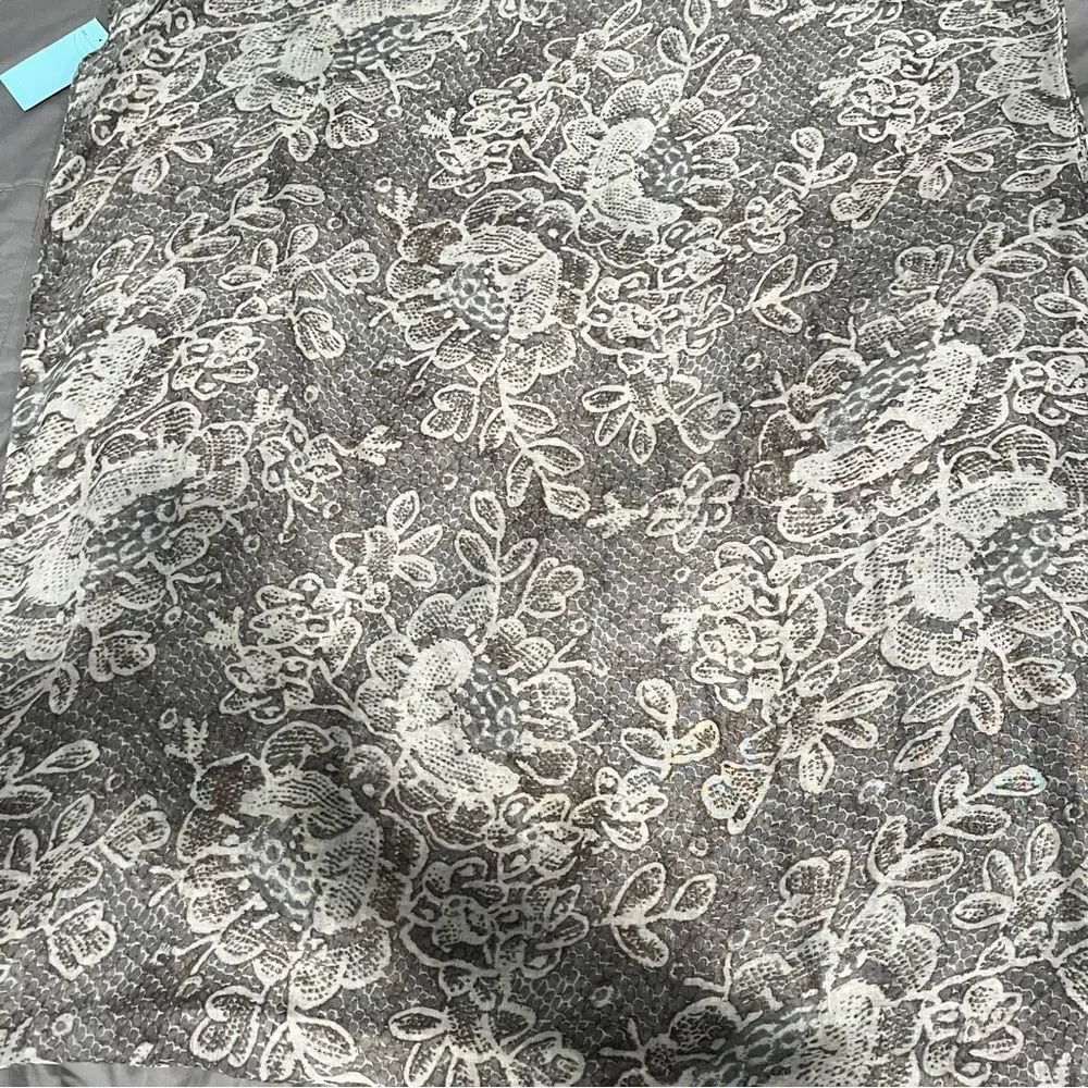 D&Y Grey & White Floral Lace Print Lightweight Infinity Scarf